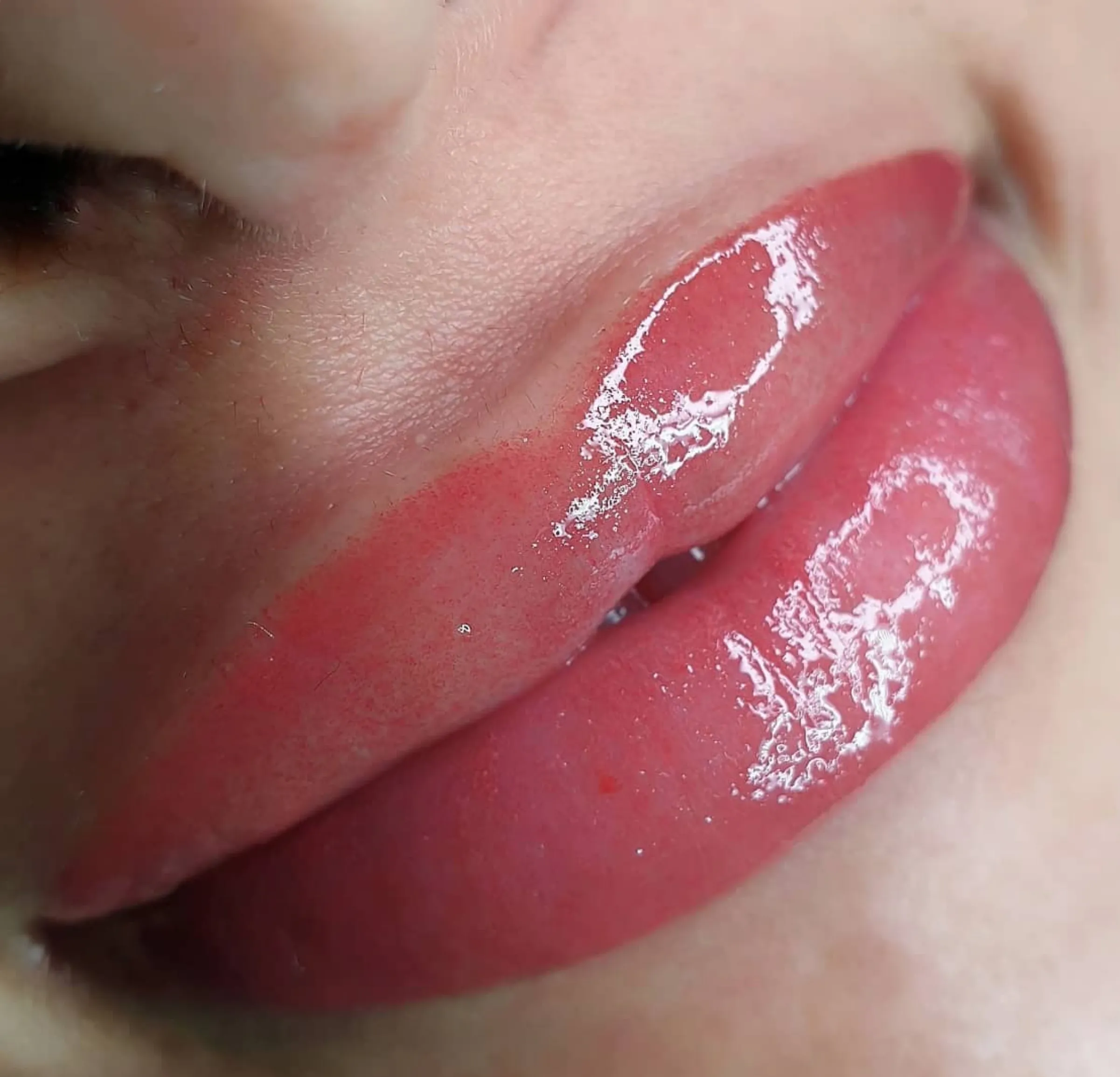 lip tattoo discomfort