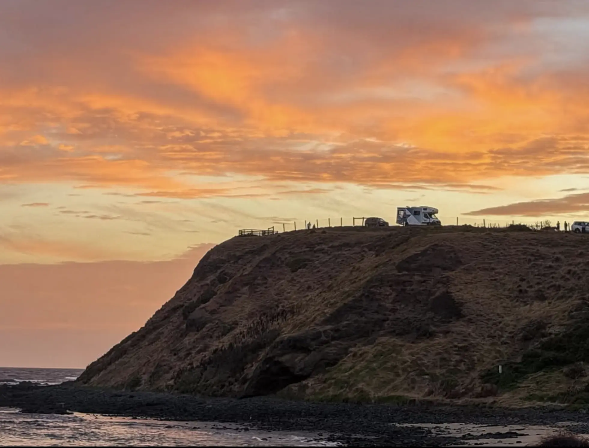 how to get to phillip island by public transport
